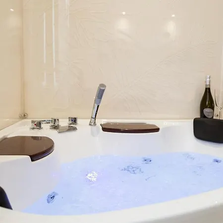 The Bricks Free Parking Bed and breakfast 4*